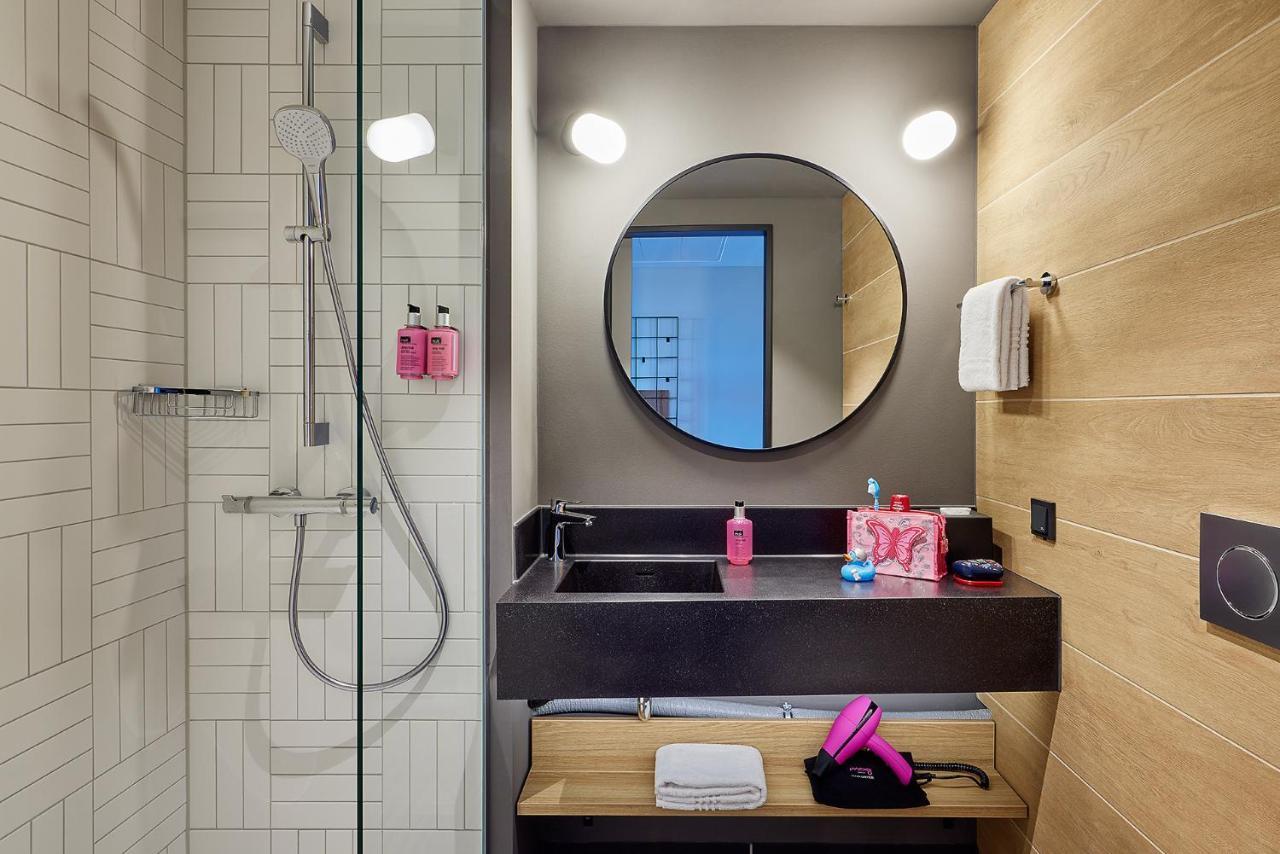 ホテル Moxy Cologne Muelheim エクステリア 写真