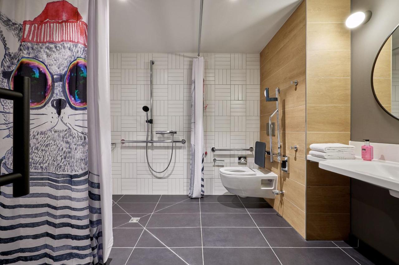 ホテル Moxy Cologne Muelheim エクステリア 写真