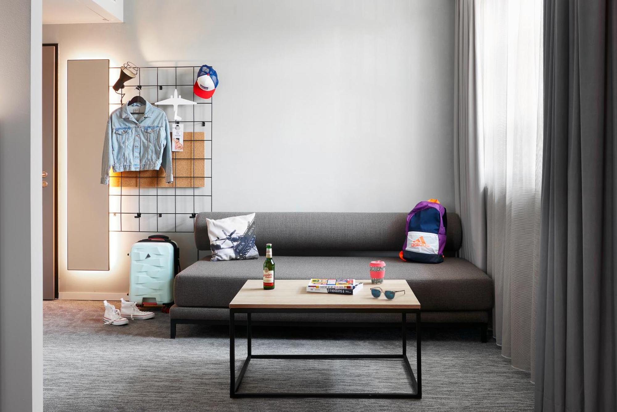 ホテル Moxy Cologne Muelheim エクステリア 写真